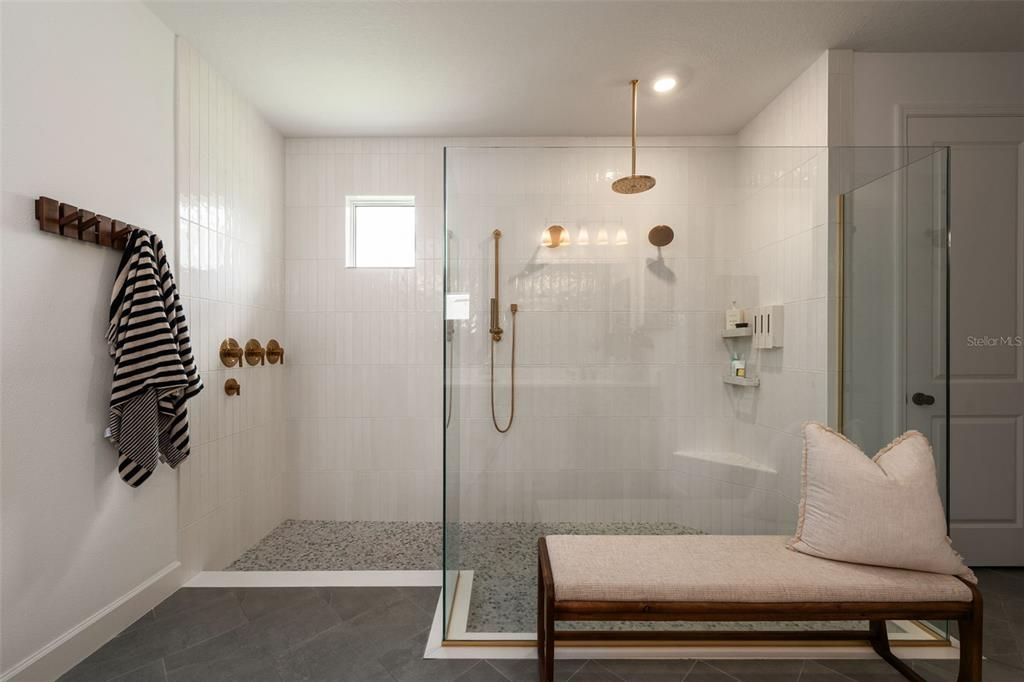For Sale: $1,400,000 (5 beds, 4 baths, 3847 Square Feet)
