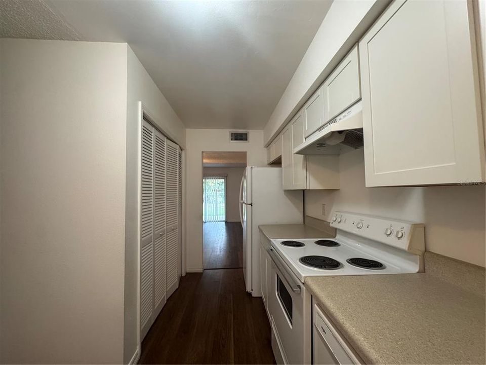 For Rent: $1,600 (2 beds, 1 baths, 1056 Square Feet)