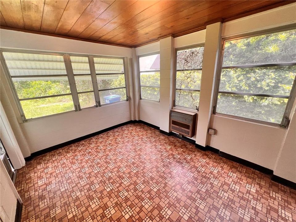 В аренду: $2,099 (2 спален, 1 ванн, 954 Квадратных фут)