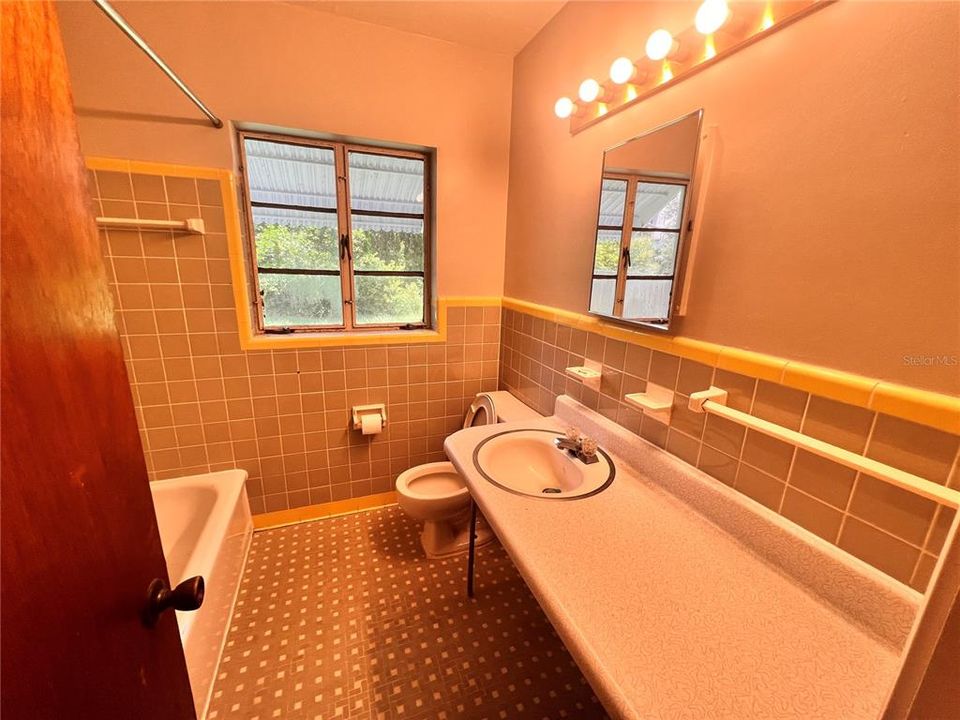 В аренду: $2,099 (2 спален, 1 ванн, 954 Квадратных фут)