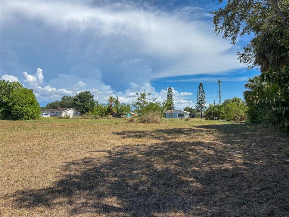 На продажу: $539,000 (0.78 acres)