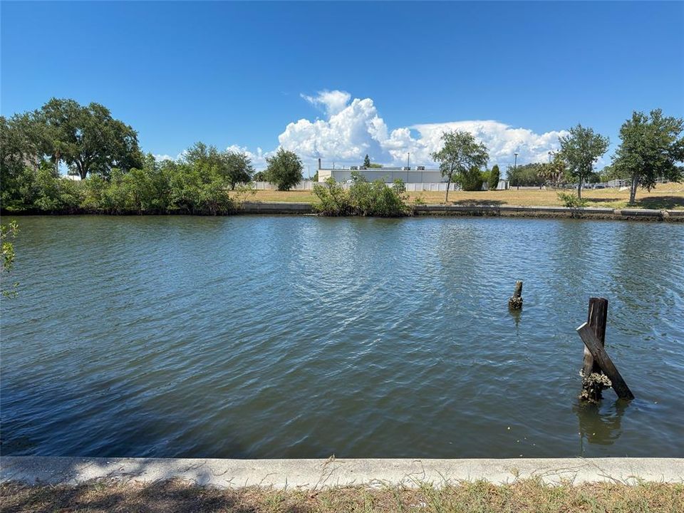 На продажу: $539,000 (0.78 acres)