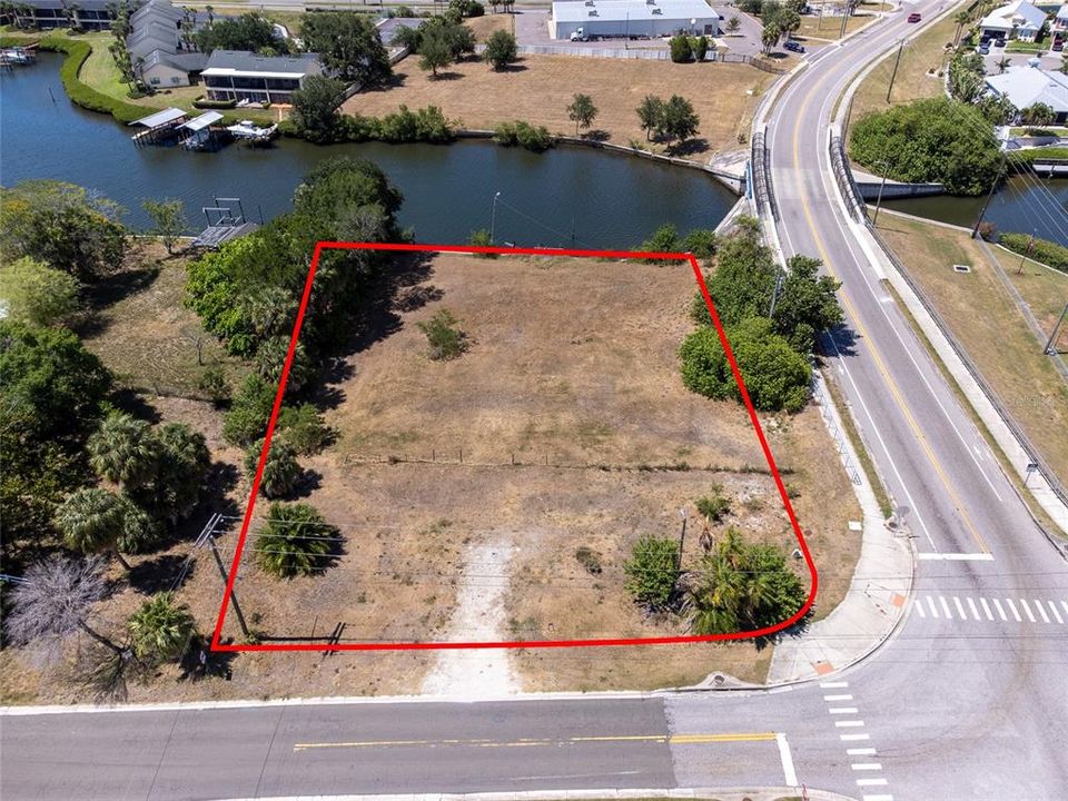 На продажу: $539,000 (0.78 acres)