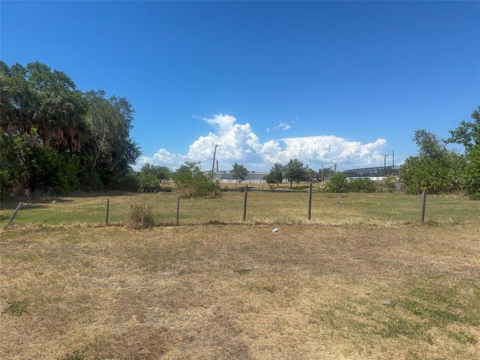 На продажу: $539,000 (0.78 acres)