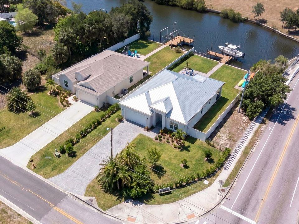 На продажу: $539,000 (0.78 acres)