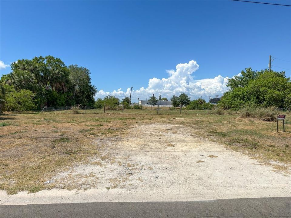 На продажу: $539,000 (0.78 acres)