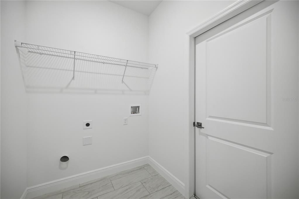 For Sale: $335,000 (4 beds, 3 baths, 1827 Square Feet)