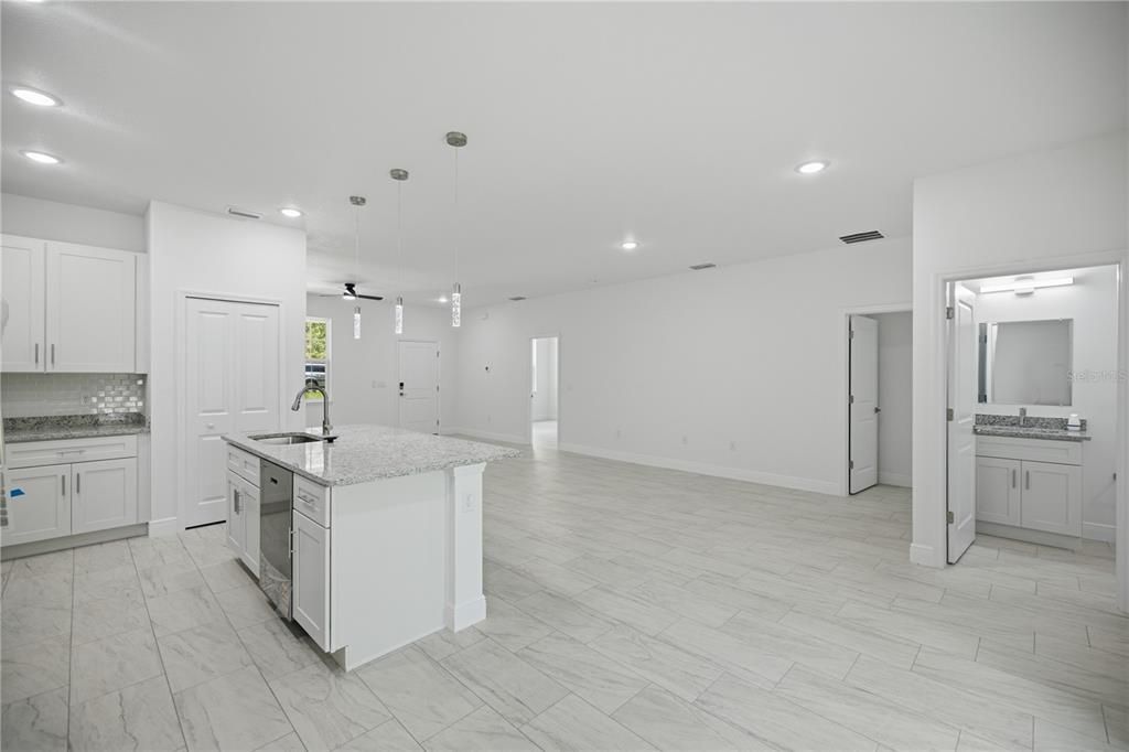 For Sale: $335,000 (4 beds, 3 baths, 1827 Square Feet)