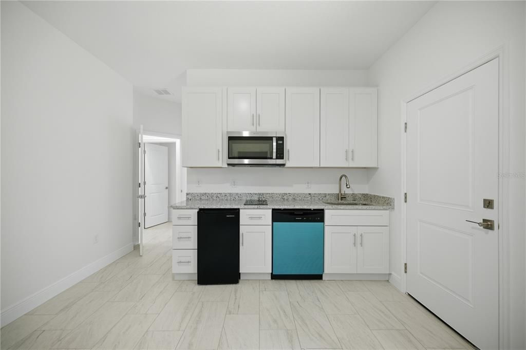 For Sale: $335,000 (4 beds, 3 baths, 1827 Square Feet)