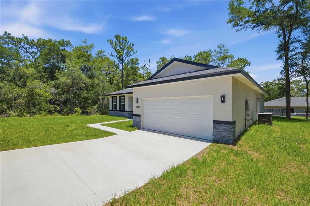 For Sale: $335,000 (4 beds, 3 baths, 1827 Square Feet)