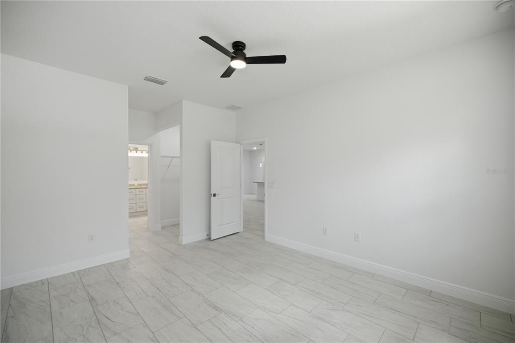 For Sale: $335,000 (4 beds, 3 baths, 1827 Square Feet)