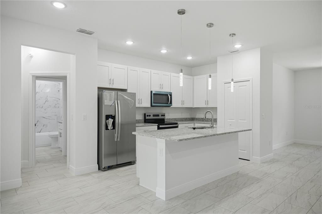 For Sale: $335,000 (4 beds, 3 baths, 1827 Square Feet)