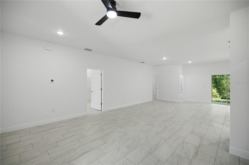 For Sale: $335,000 (4 beds, 3 baths, 1827 Square Feet)