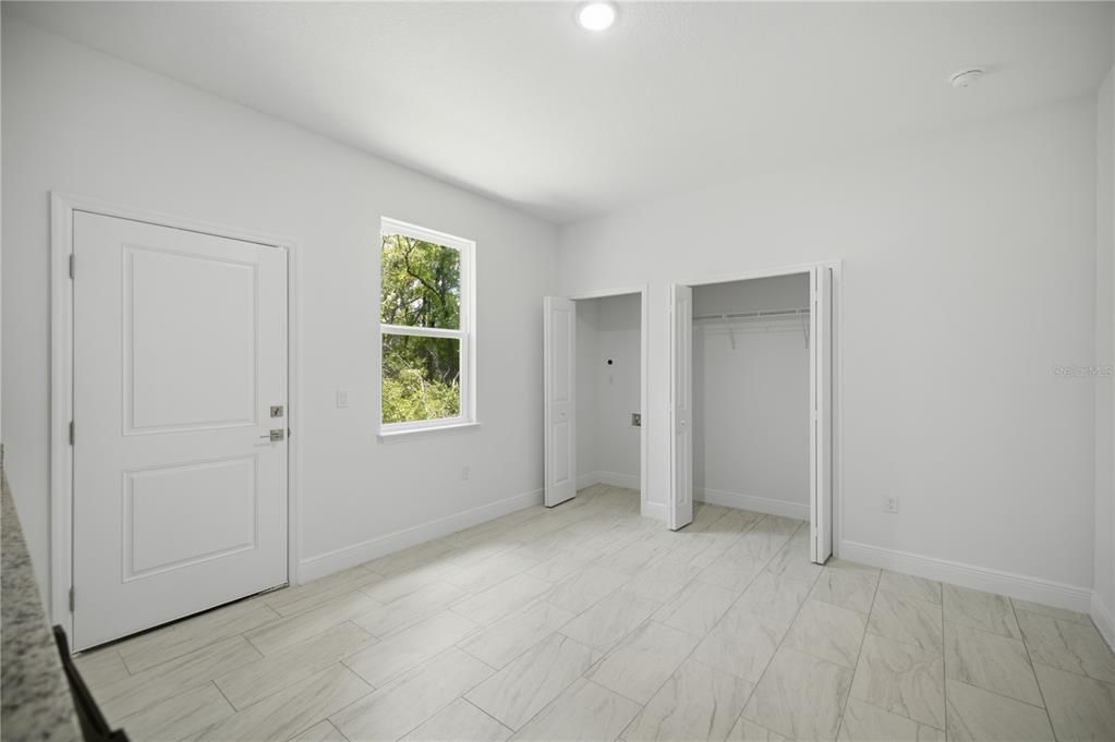 For Sale: $335,000 (4 beds, 3 baths, 1827 Square Feet)
