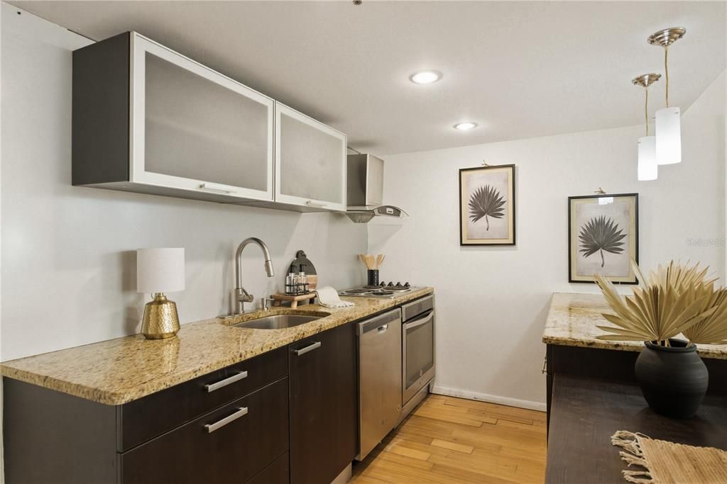 For Rent: $2,000 (2 beds, 2 baths, 1060 Square Feet)