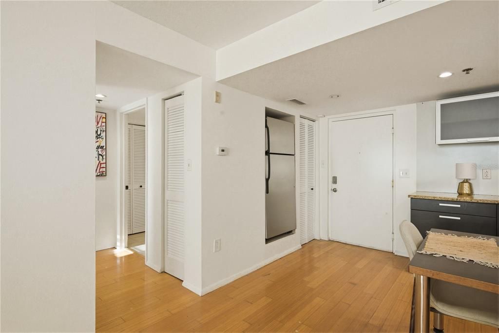 For Rent: $2,000 (2 beds, 2 baths, 1060 Square Feet)