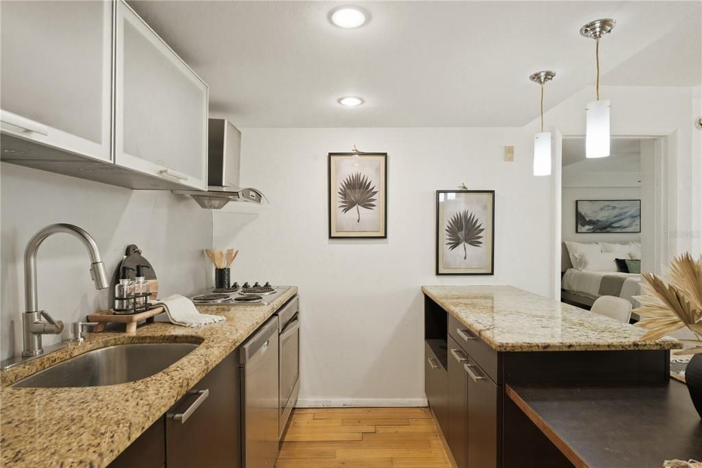 For Rent: $2,000 (2 beds, 2 baths, 1060 Square Feet)