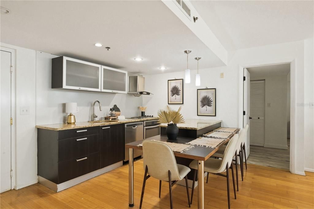 For Rent: $2,000 (2 beds, 2 baths, 1060 Square Feet)