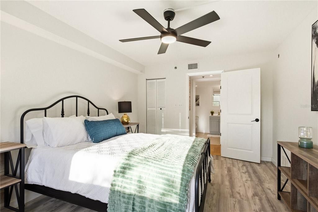 For Rent: $2,000 (2 beds, 2 baths, 1060 Square Feet)
