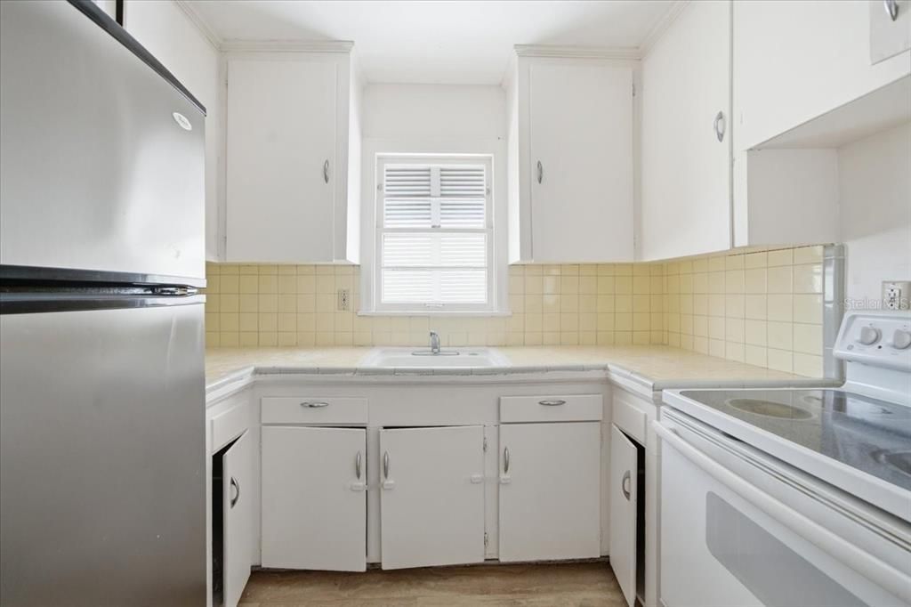 For Sale: $395,000 (2 beds, 1 baths, 1516 Square Feet)