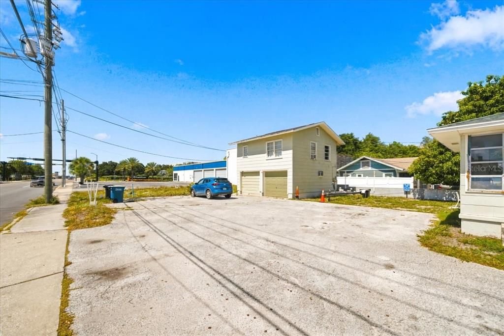 For Sale: $395,000 (2 beds, 1 baths, 1516 Square Feet)