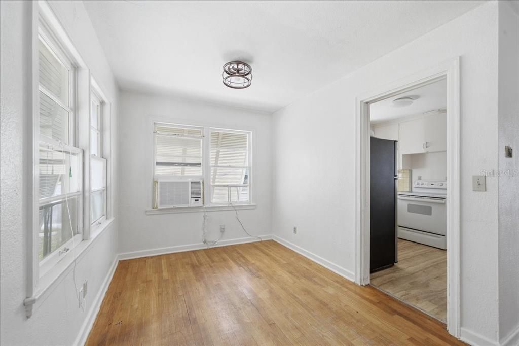 For Sale: $395,000 (2 beds, 1 baths, 1516 Square Feet)