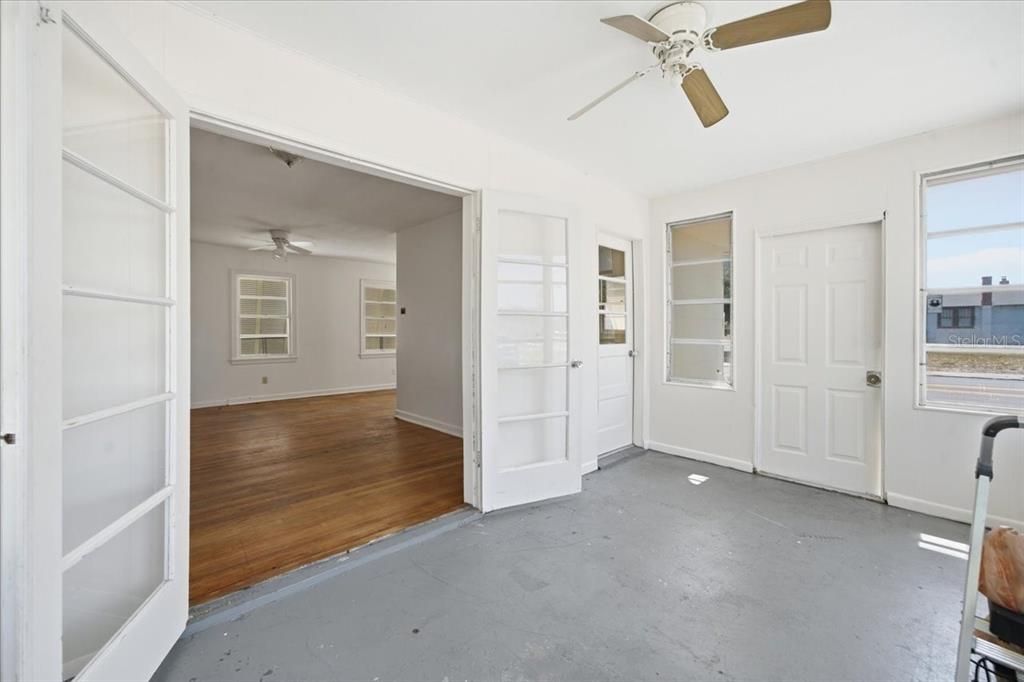 For Sale: $395,000 (2 beds, 1 baths, 1516 Square Feet)