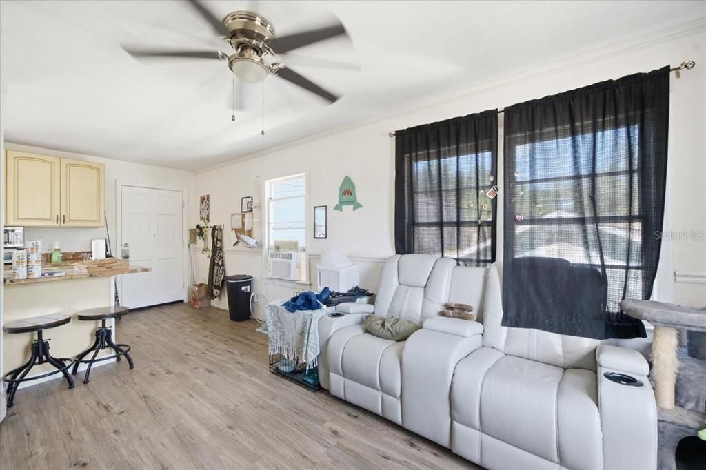 For Sale: $395,000 (2 beds, 1 baths, 1516 Square Feet)
