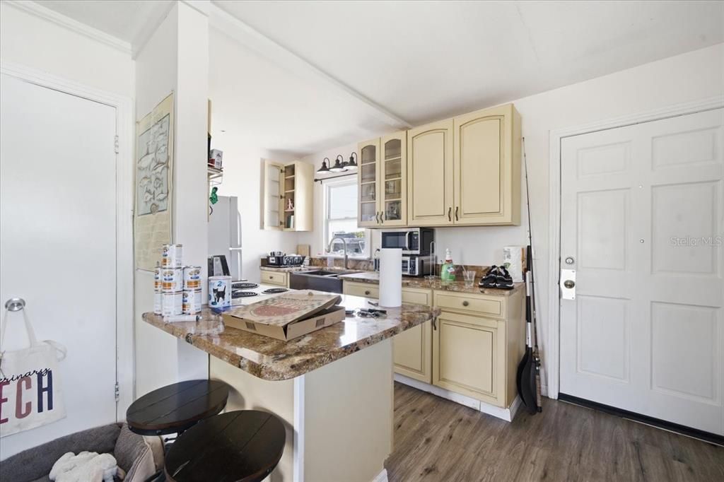 For Sale: $395,000 (2 beds, 1 baths, 1516 Square Feet)