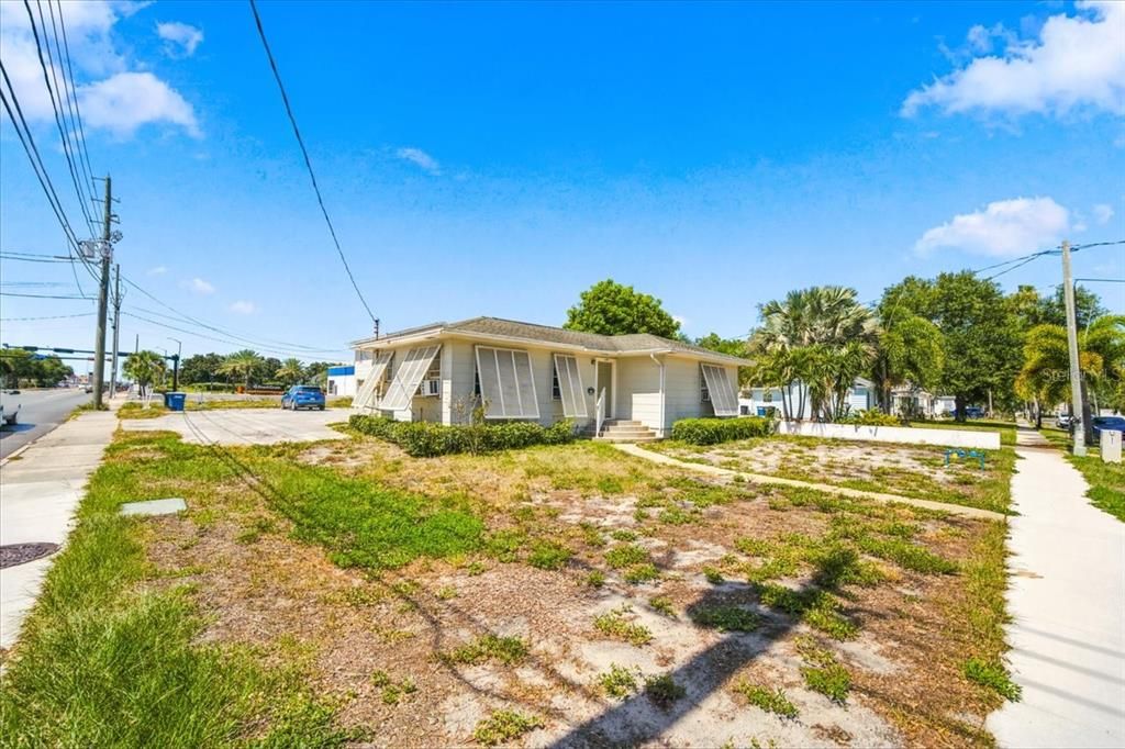 For Sale: $395,000 (2 beds, 1 baths, 1516 Square Feet)