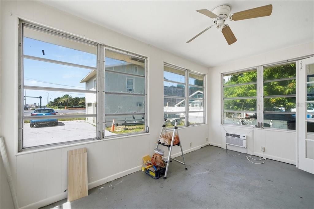 For Sale: $395,000 (2 beds, 1 baths, 1516 Square Feet)
