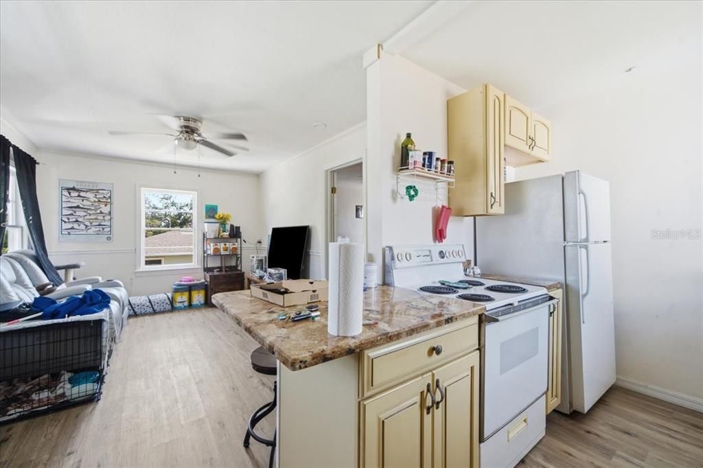 For Sale: $395,000 (2 beds, 1 baths, 1516 Square Feet)