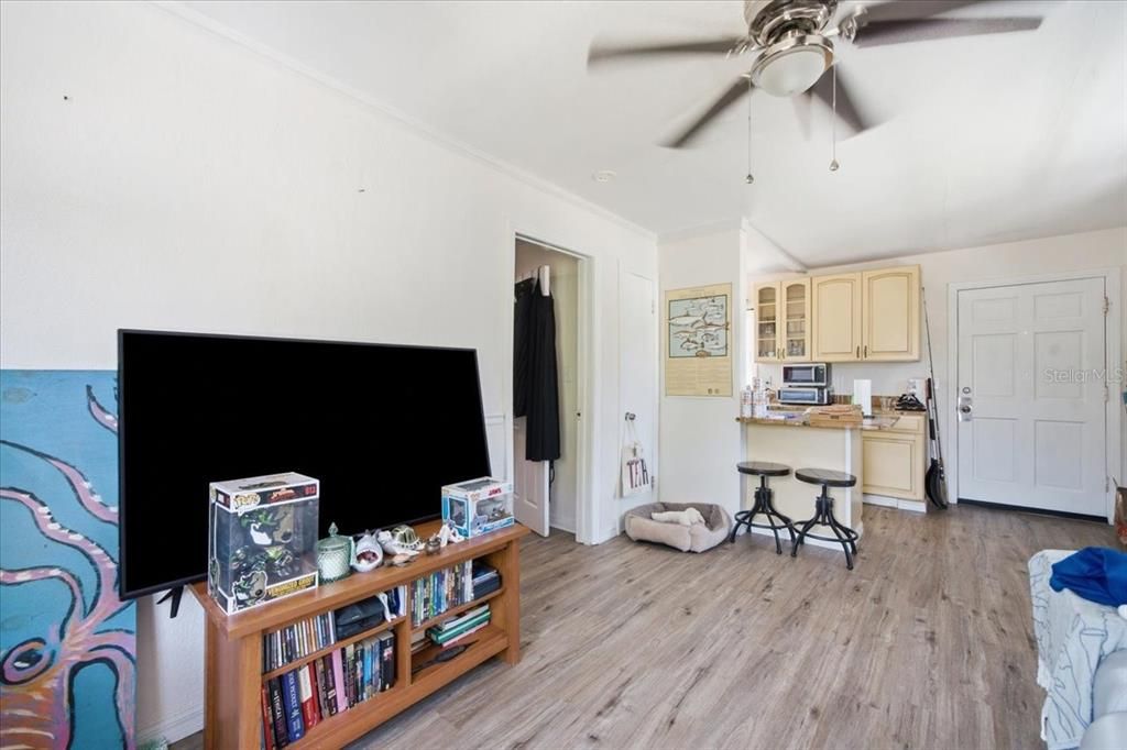 For Sale: $395,000 (2 beds, 1 baths, 1516 Square Feet)