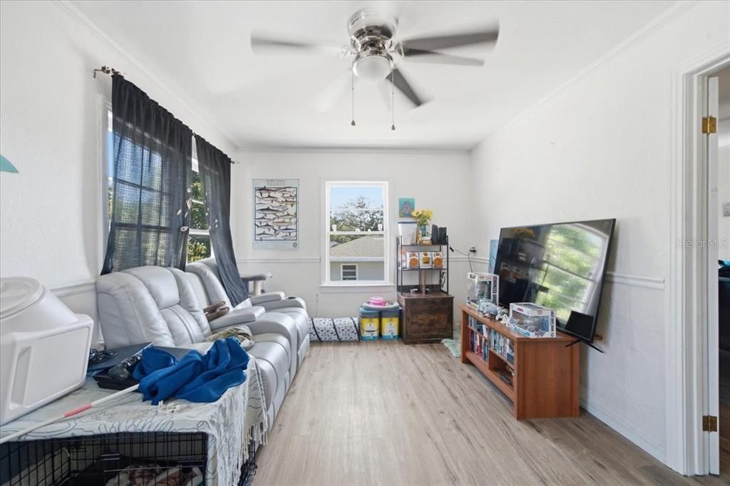 For Sale: $395,000 (2 beds, 1 baths, 1516 Square Feet)