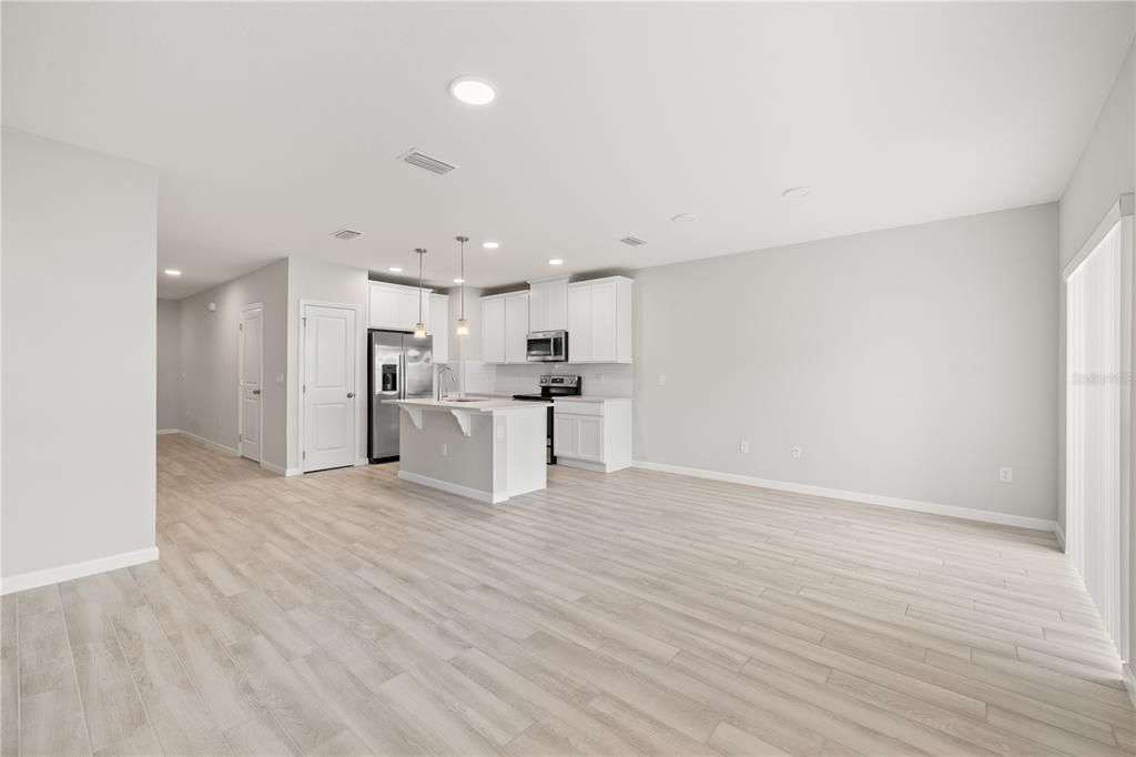 На продажу: $399,999 (3 спален, 2 ванн, 1352 Квадратных фут)