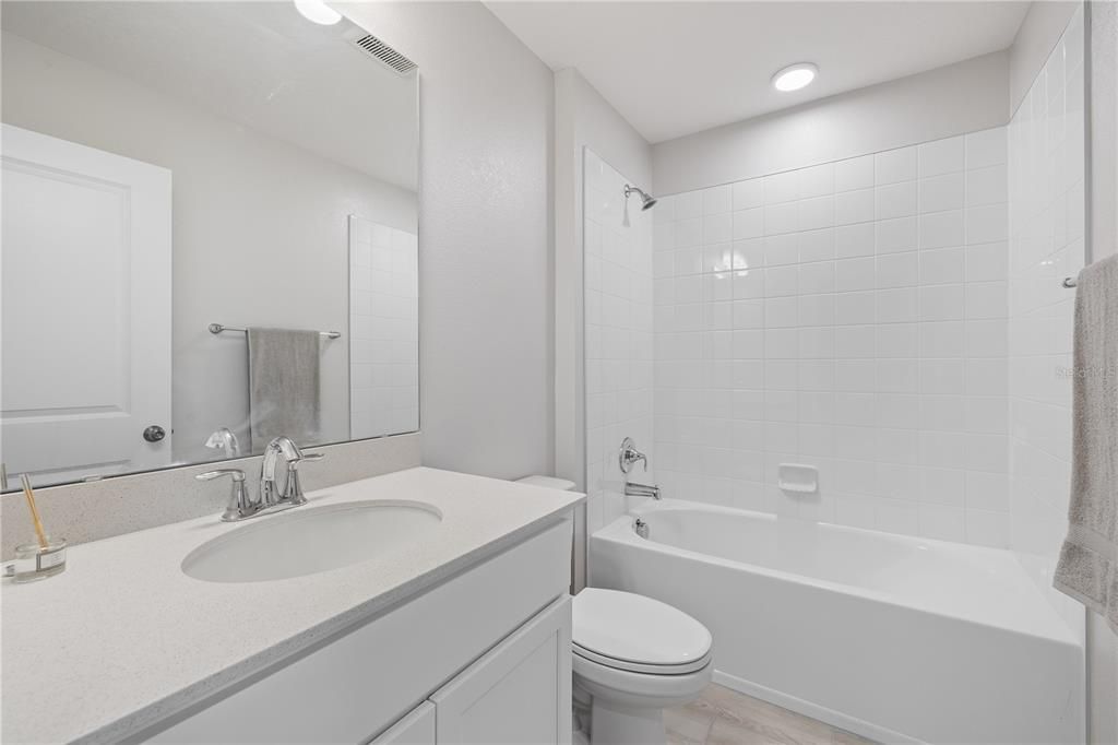 На продажу: $399,999 (3 спален, 2 ванн, 1352 Квадратных фут)