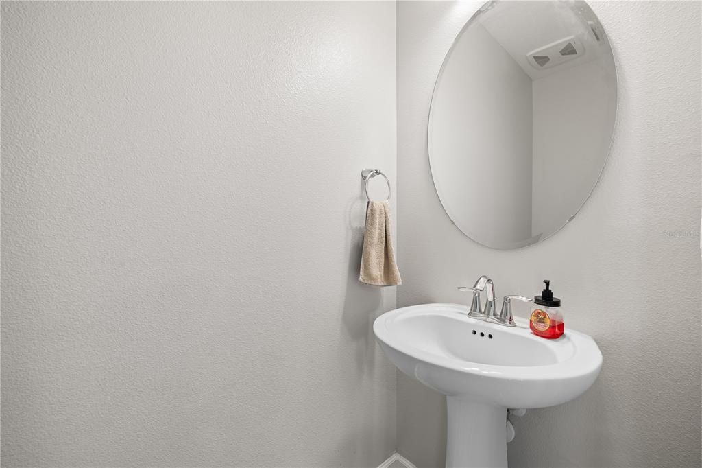 На продажу: $399,999 (3 спален, 2 ванн, 1352 Квадратных фут)