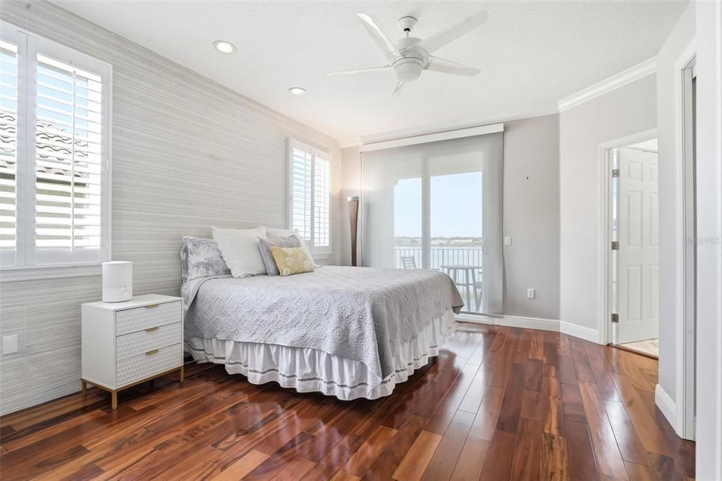 For Sale: $860,000 (3 beds, 2 baths, 2718 Square Feet)