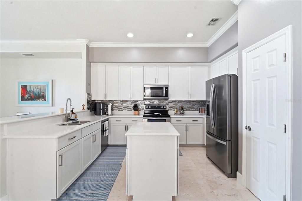 For Sale: $860,000 (3 beds, 2 baths, 2718 Square Feet)