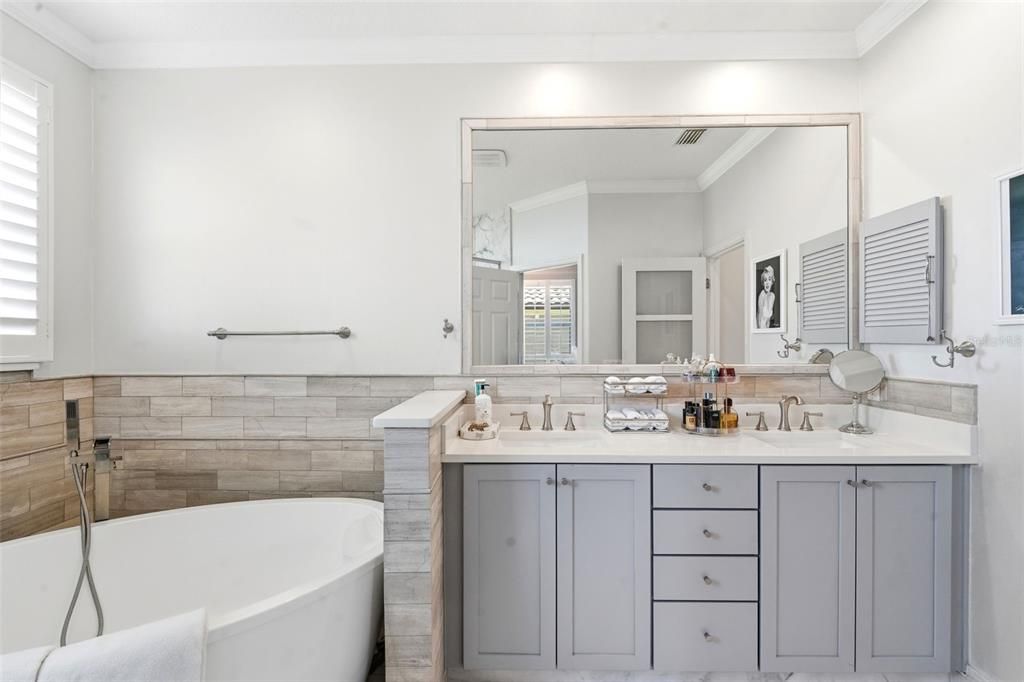 For Sale: $860,000 (3 beds, 2 baths, 2718 Square Feet)