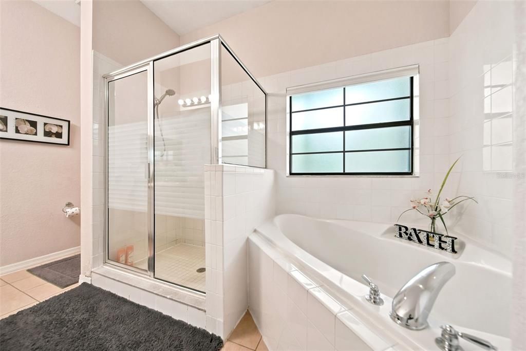 На продажу: $199,900 (2 спален, 2 ванн, 1445 Квадратных фут)