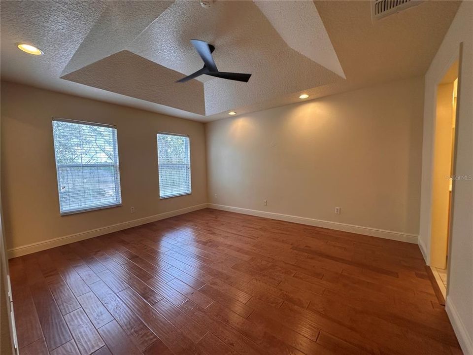 For Sale: $349,000 (3 beds, 2 baths, 1953 Square Feet)