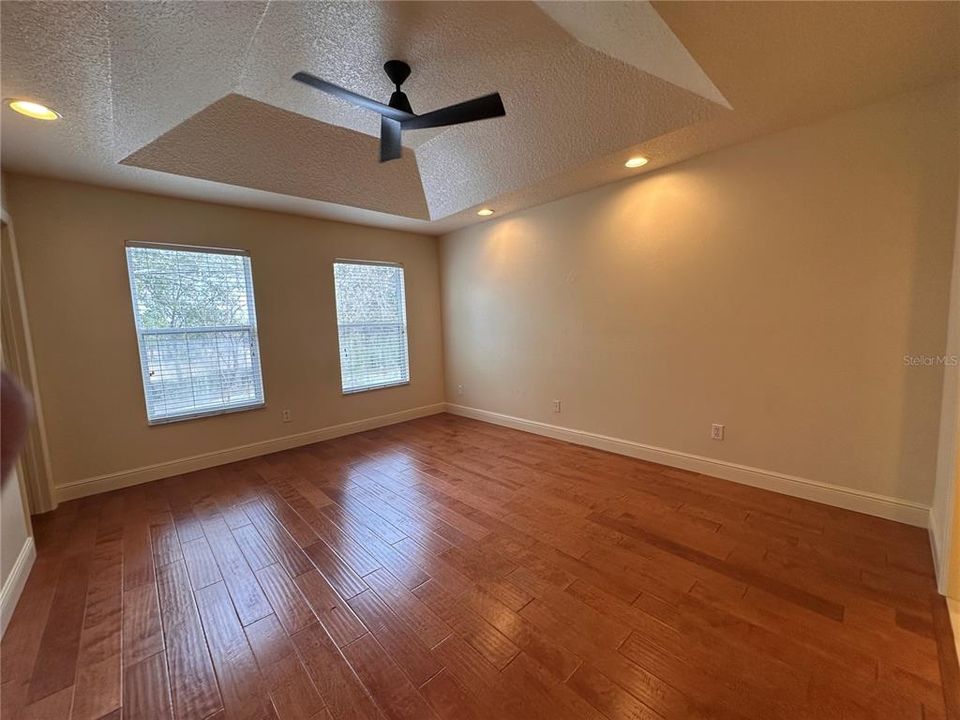 For Sale: $349,000 (3 beds, 2 baths, 1953 Square Feet)