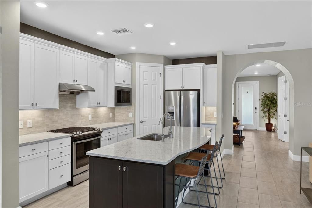 For Sale: $621,000 (2 beds, 2 baths, 1832 Square Feet)