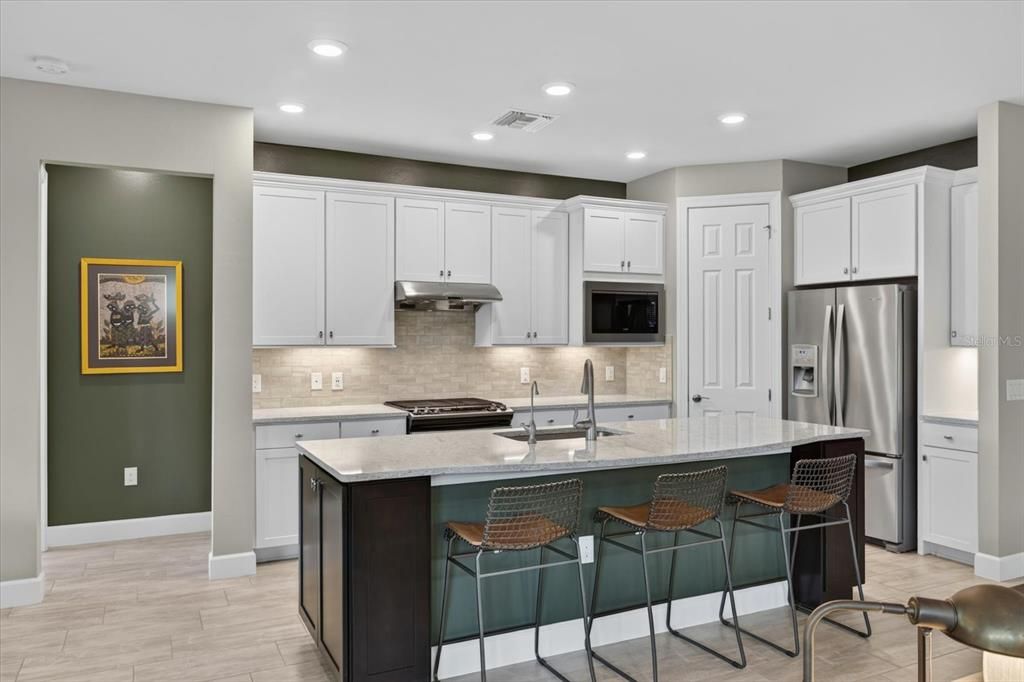 For Sale: $621,000 (2 beds, 2 baths, 1832 Square Feet)