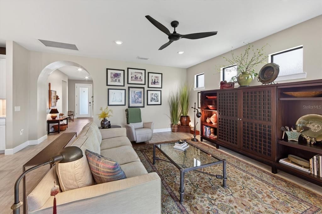 For Sale: $621,000 (2 beds, 2 baths, 1832 Square Feet)