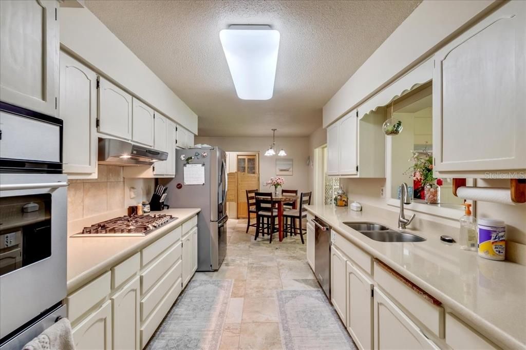 En Venta: $550,000 (2 camas, 2 baños, 2053 Pies cuadrados)