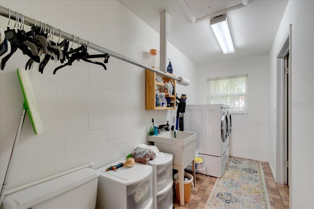 En Venta: $550,000 (2 camas, 2 baños, 2053 Pies cuadrados)