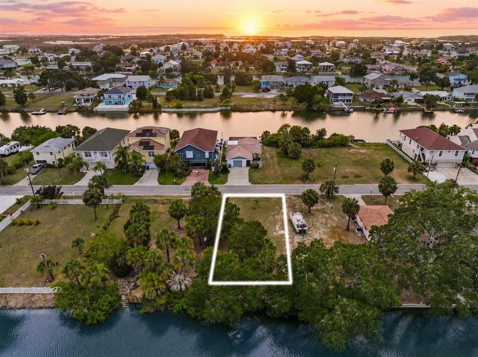 待售: $85,000 (0.11 acres)