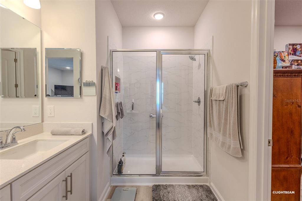 En Venta: $350,000 (3 camas, 3 baños, 2244 Pies cuadrados)